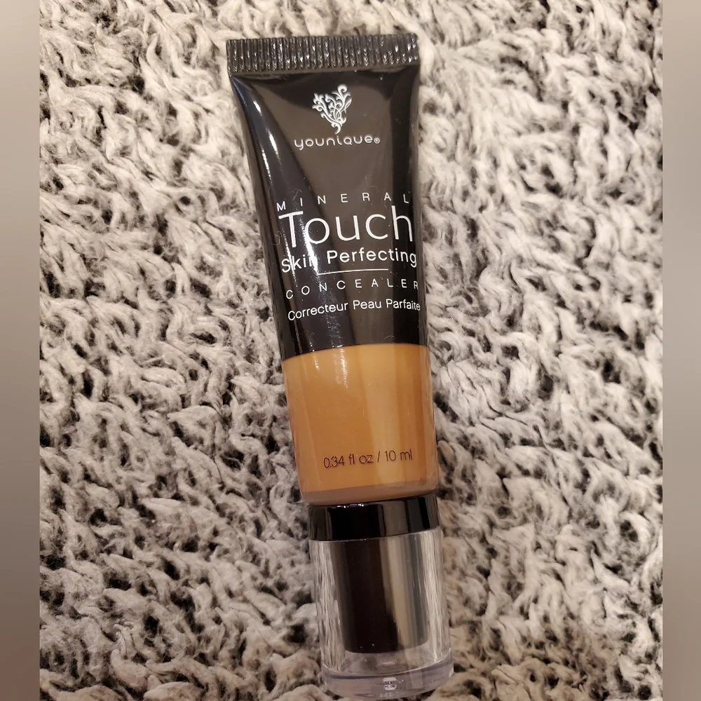 Younique Essential Touch Mineral Skin Perfecting Cream Concealer-Chenille